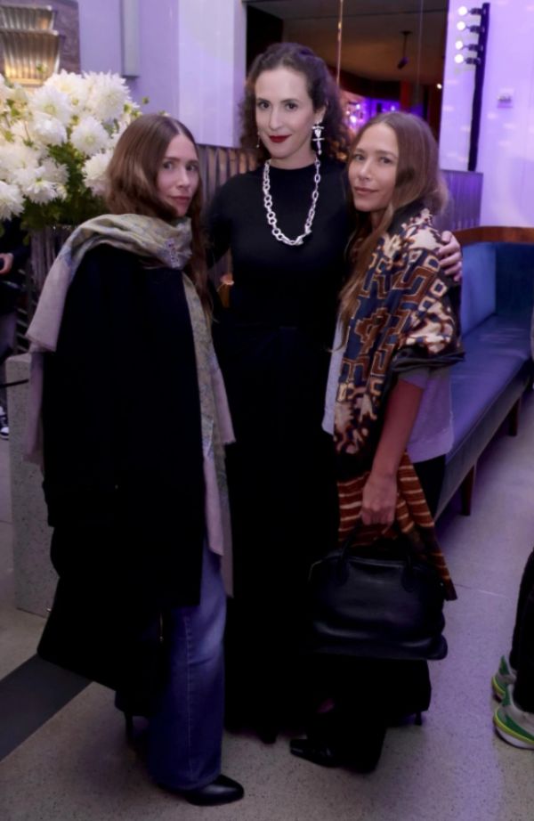 Сестры Олсена удивили фанатов появлением на вечеринке W Magazine в Нью -Йорке (фото) 3 fc6e587574403c3d52423879de5816f7